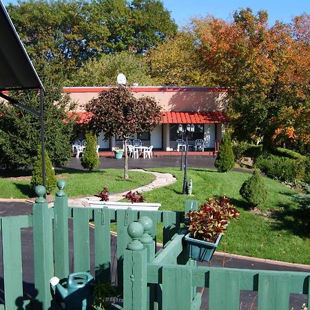 Capricorn Motel Royale 1000 Islands Lansdowne Exterior foto