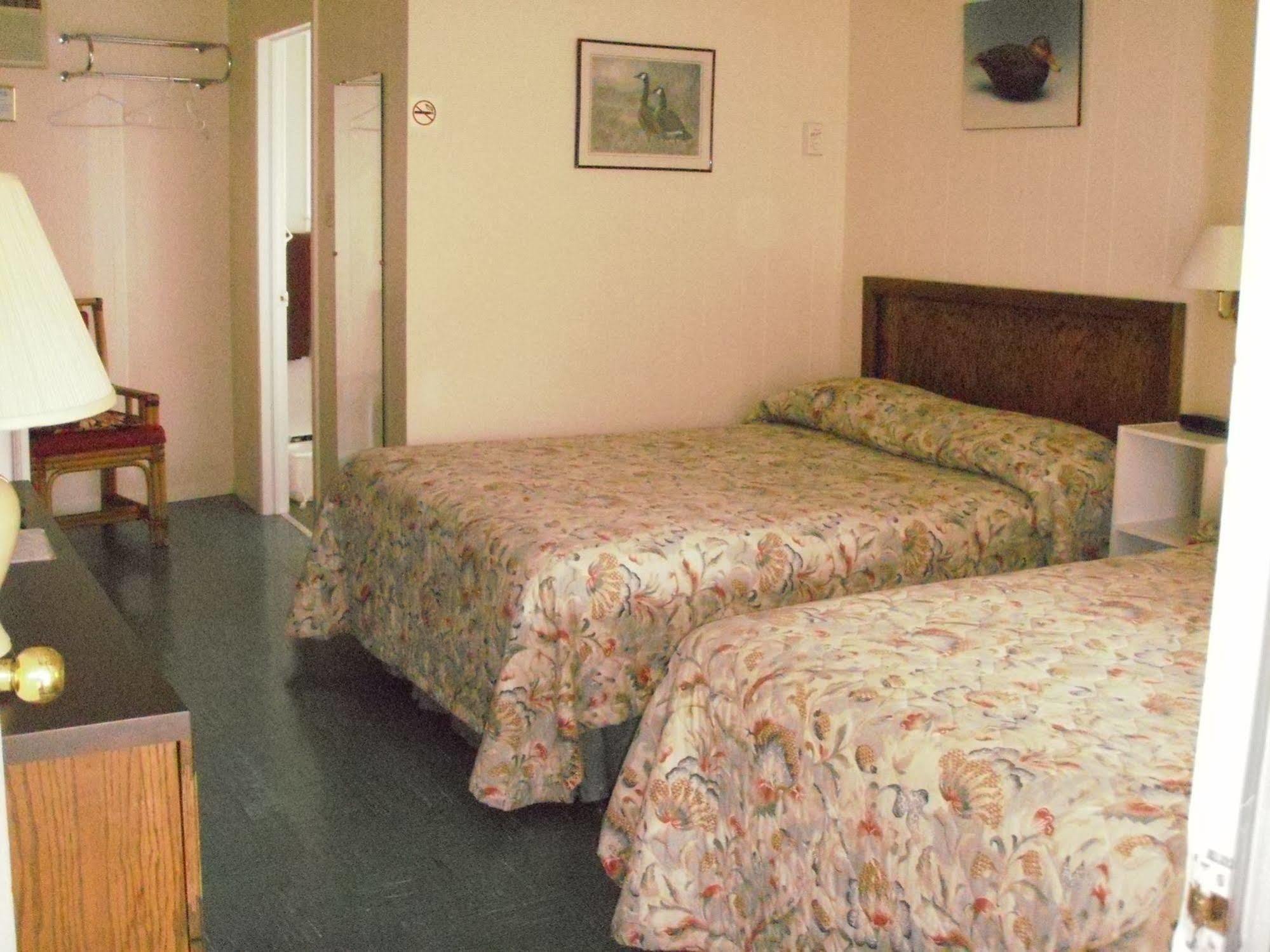Capricorn Motel Royale 1000 Islands Lansdowne Exterior foto