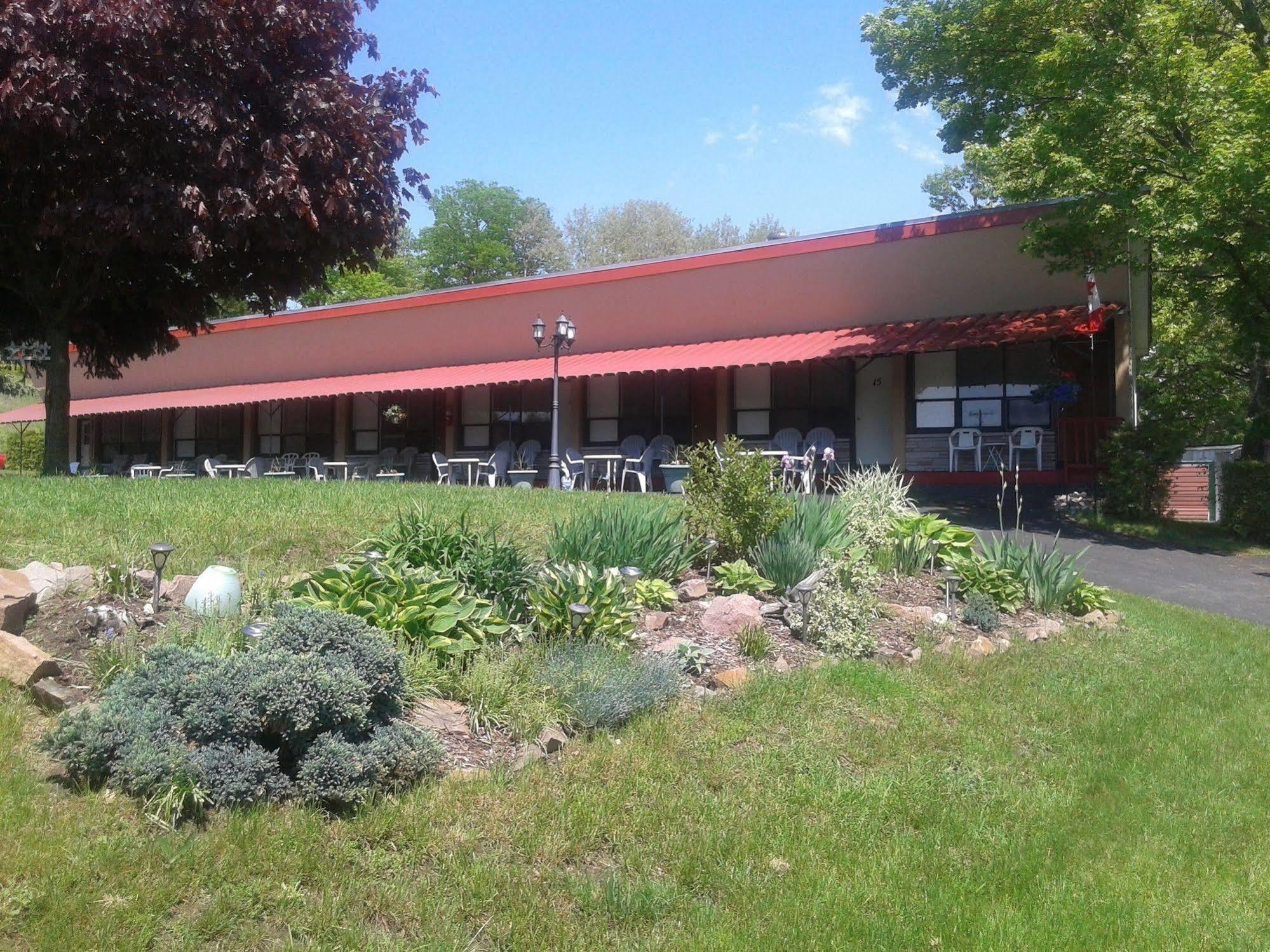 Capricorn Motel Royale 1000 Islands Lansdowne Exterior foto